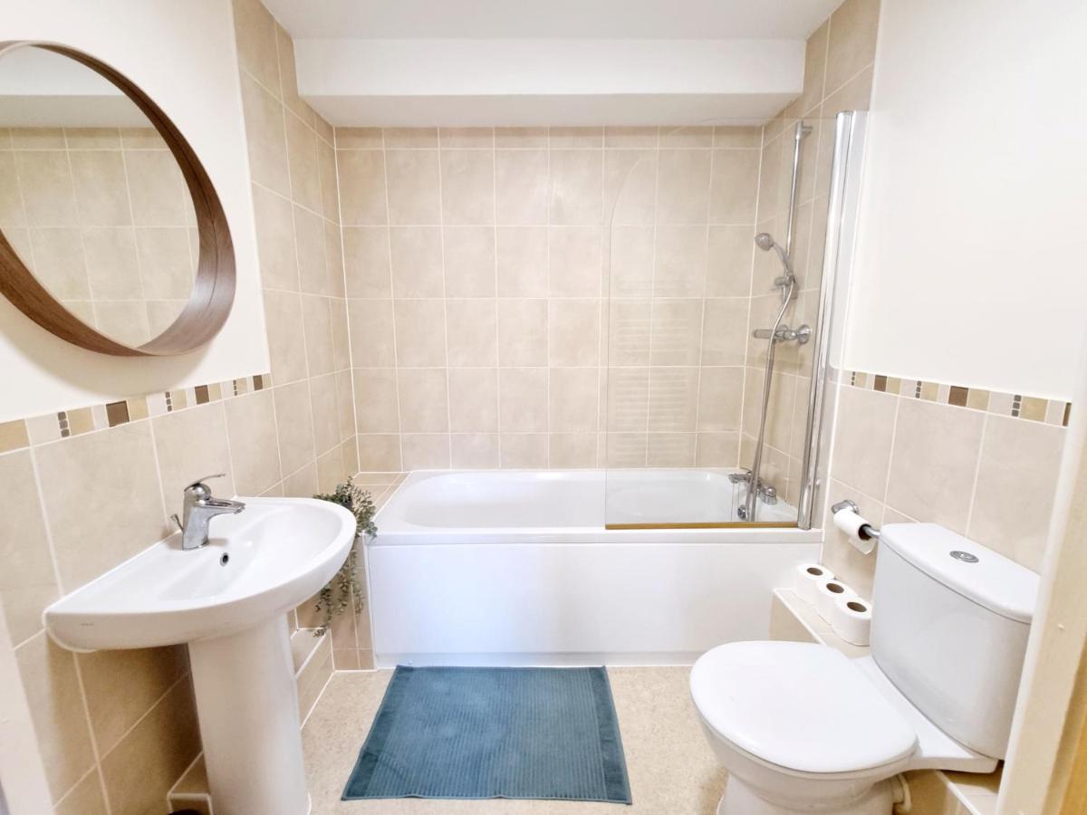 Cityscape Haven: 1 Bedroom Apartment With Terrace And City View Bournemouth Buitenkant foto