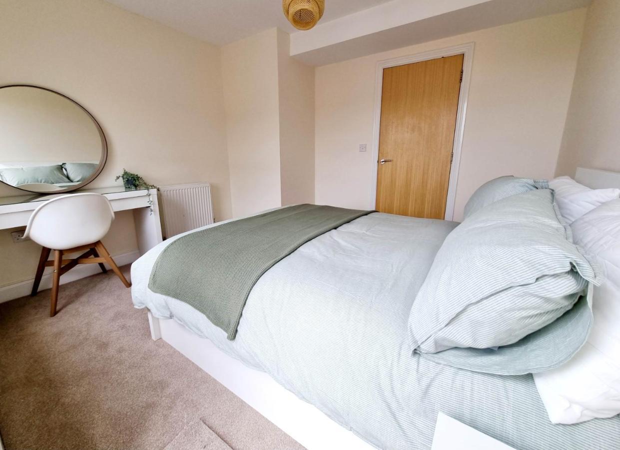 Cityscape Haven: 1 Bedroom Apartment With Terrace And City View Bournemouth Buitenkant foto