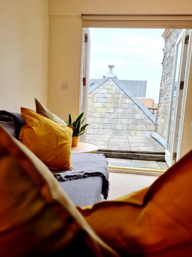 Cityscape Haven: 1 Bedroom Apartment With Terrace And City View Bournemouth Buitenkant foto
