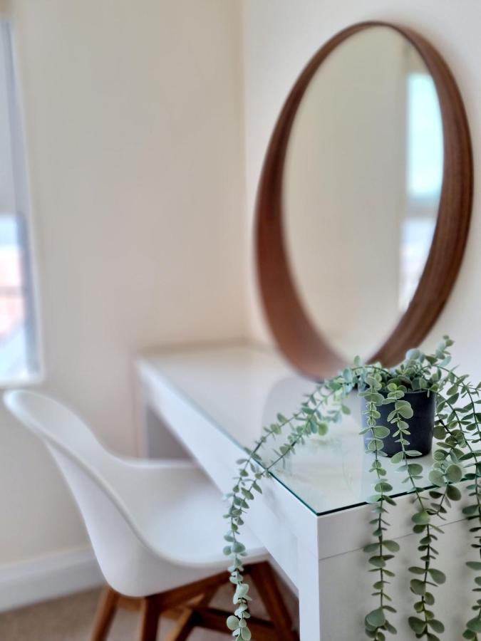 Cityscape Haven: 1 Bedroom Apartment With Terrace And City View Bournemouth Buitenkant foto