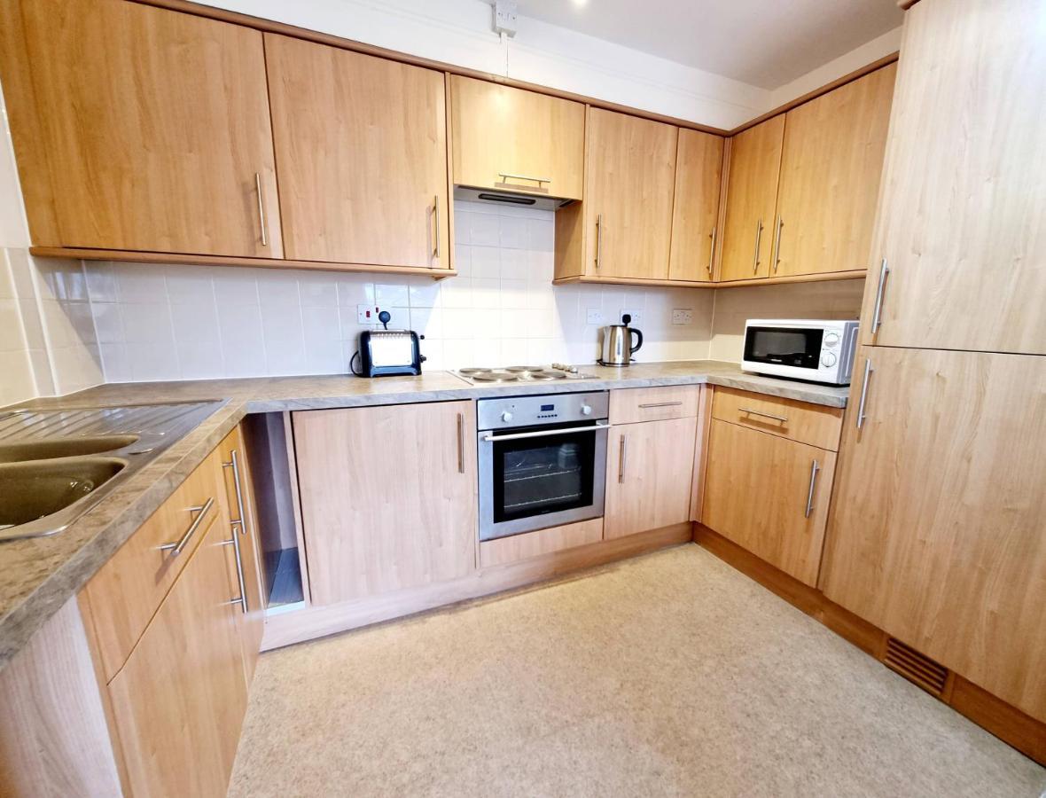 Cityscape Haven: 1 Bedroom Apartment With Terrace And City View Bournemouth Buitenkant foto