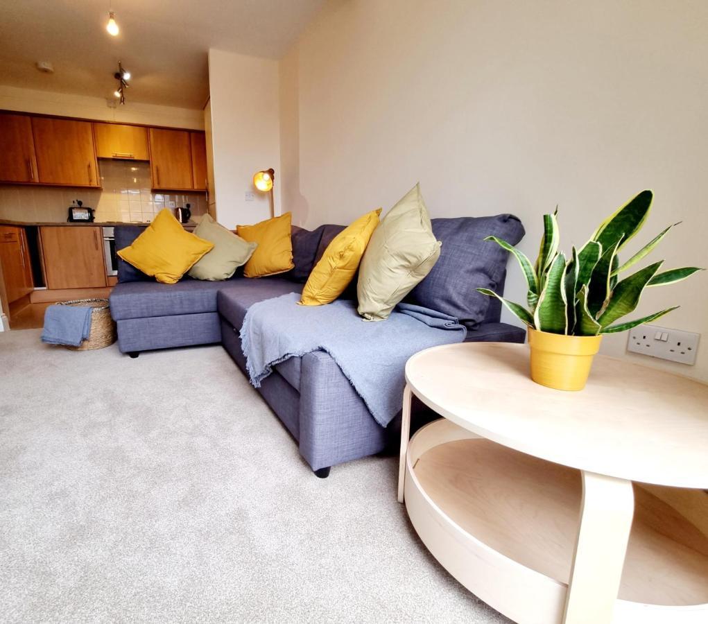 Cityscape Haven: 1 Bedroom Apartment With Terrace And City View Bournemouth Buitenkant foto