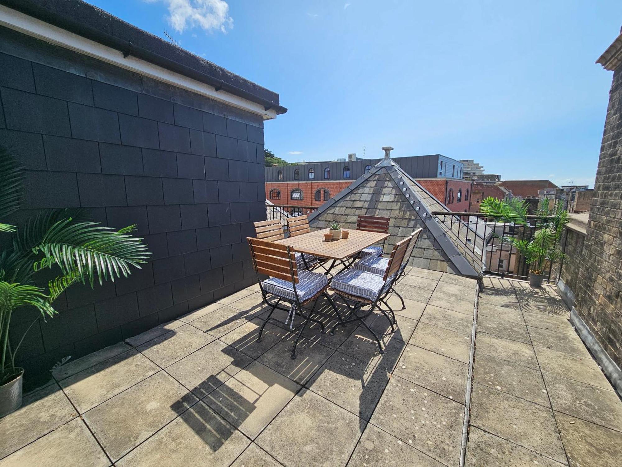 Cityscape Haven: 1 Bedroom Apartment With Terrace And City View Bournemouth Buitenkant foto