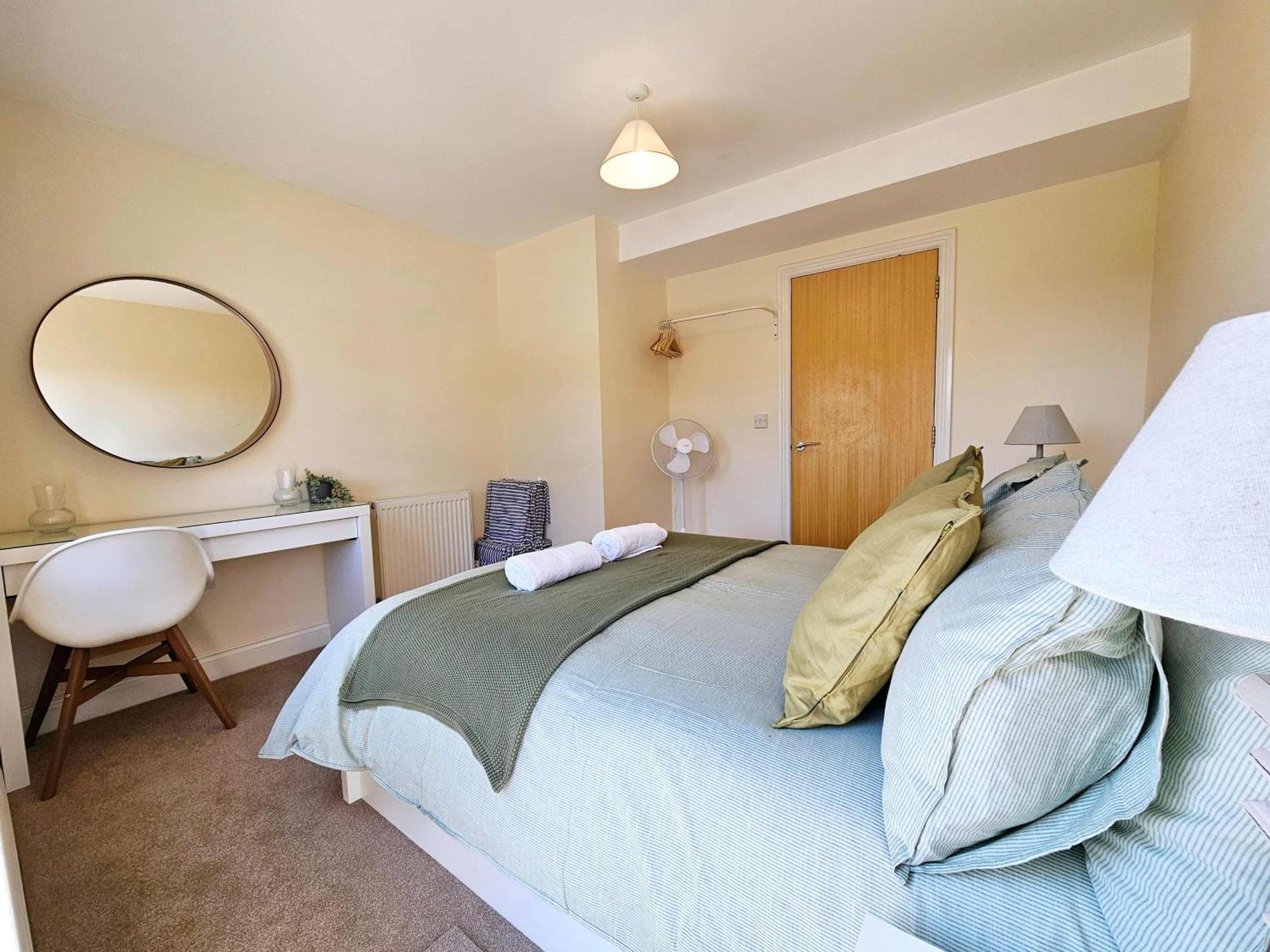 Cityscape Haven: 1 Bedroom Apartment With Terrace And City View Bournemouth Buitenkant foto
