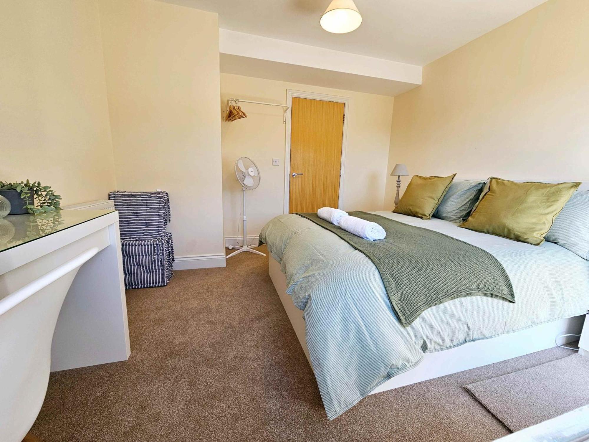 Cityscape Haven: 1 Bedroom Apartment With Terrace And City View Bournemouth Buitenkant foto