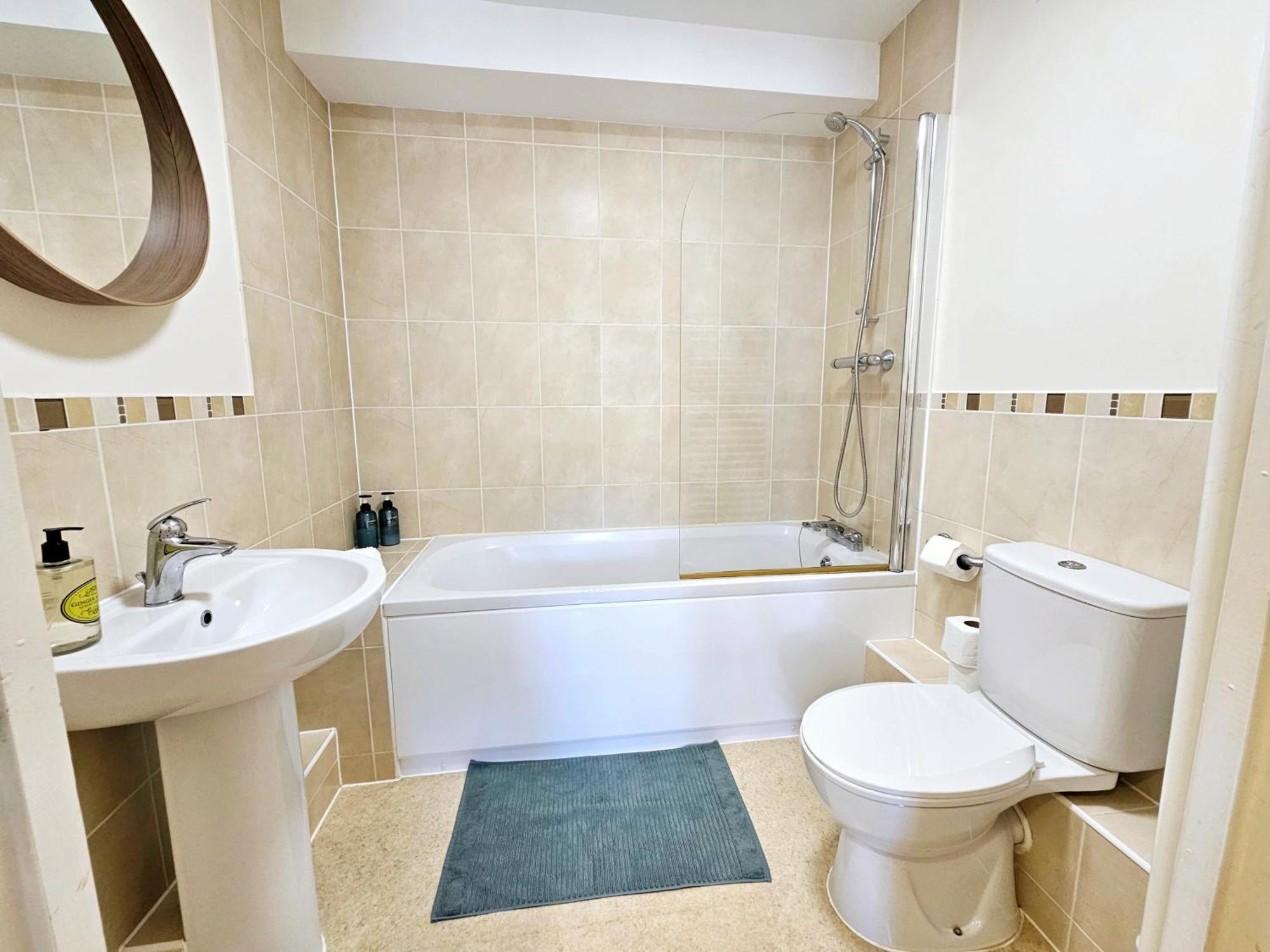 Cityscape Haven: 1 Bedroom Apartment With Terrace And City View Bournemouth Buitenkant foto