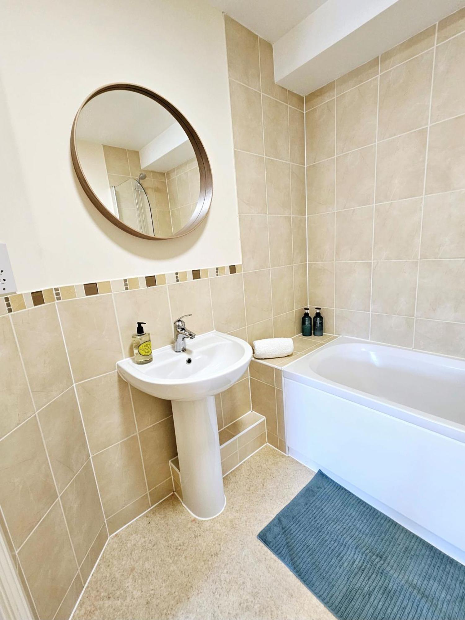 Cityscape Haven: 1 Bedroom Apartment With Terrace And City View Bournemouth Buitenkant foto