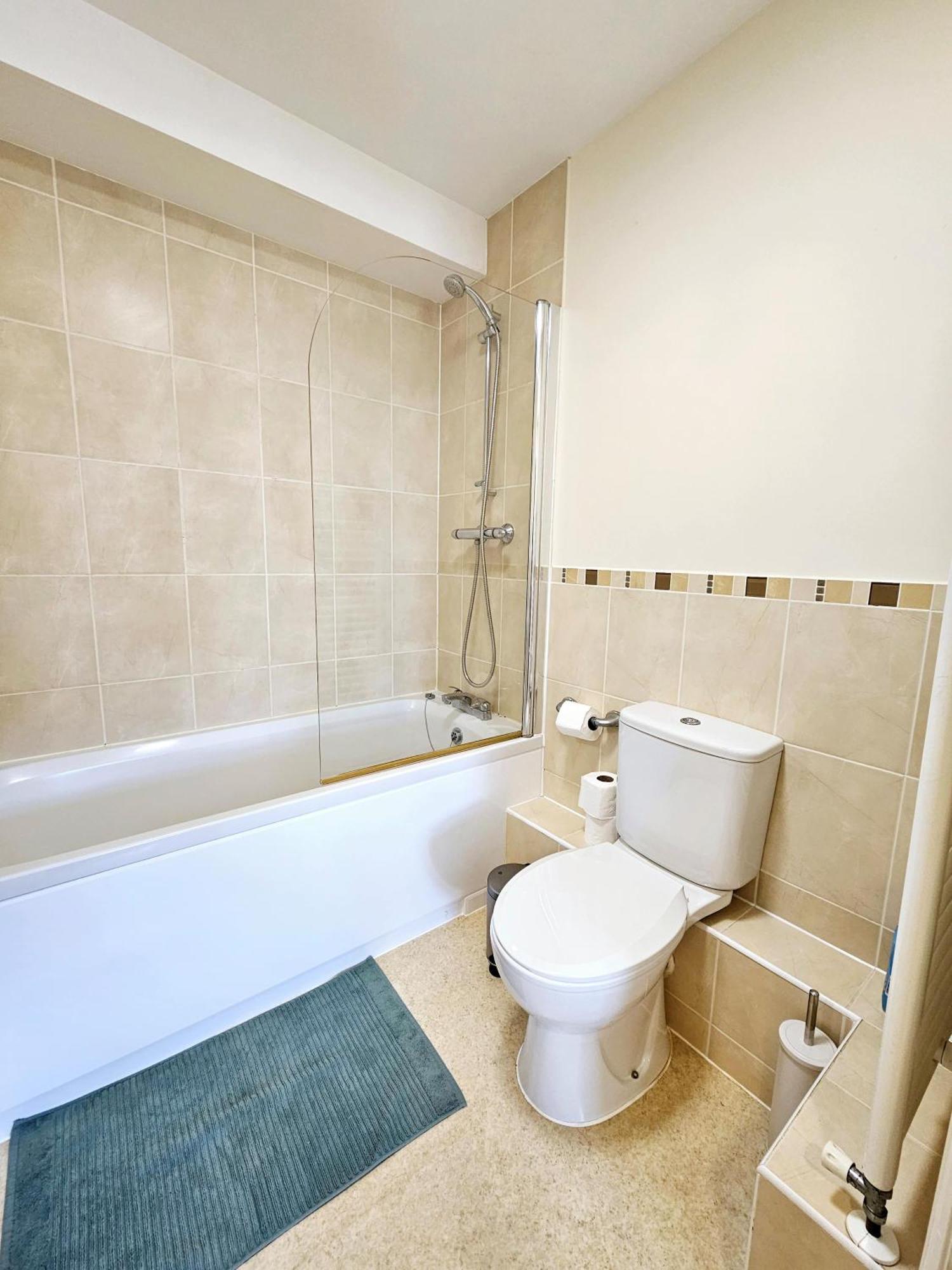 Cityscape Haven: 1 Bedroom Apartment With Terrace And City View Bournemouth Buitenkant foto