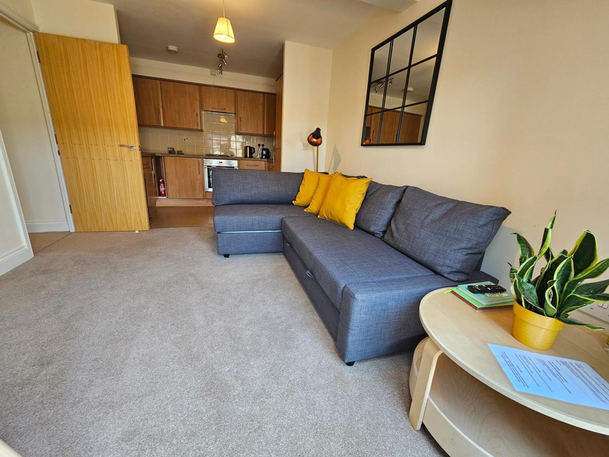 Cityscape Haven: 1 Bedroom Apartment With Terrace And City View Bournemouth Buitenkant foto